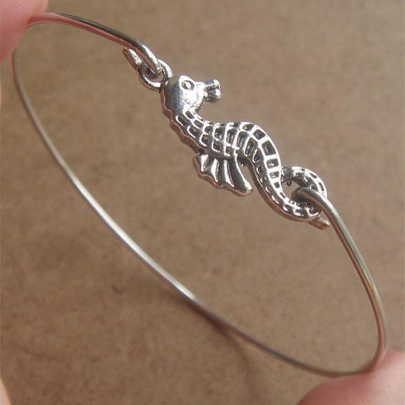 Lovely Seahorse Bangle Bracelet